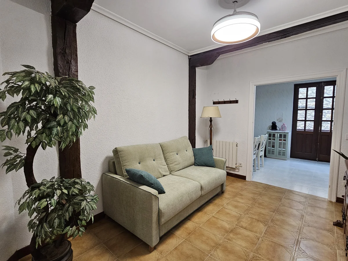 patio-terraza-casa-gelin-alojamiento-en-santillana-del-mar-casa-rural