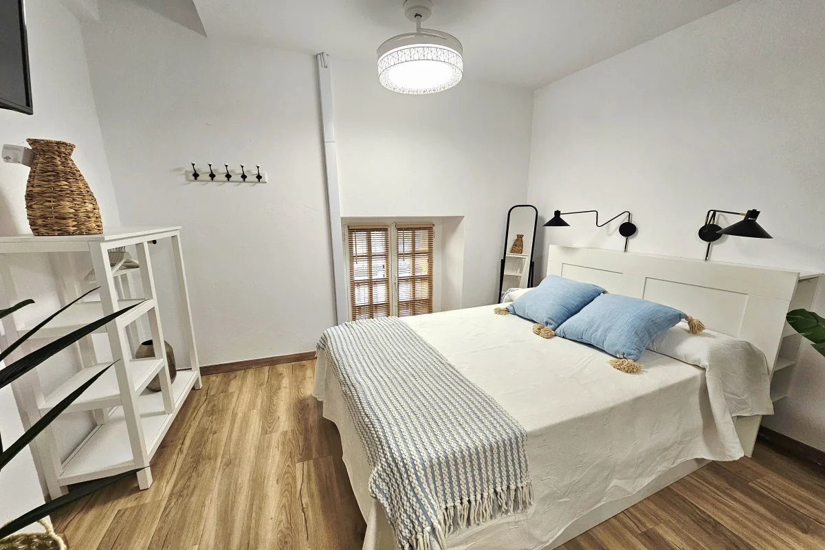 cama-casa-gelin-alojamiento-en-santillana-del-mar-casa-rural