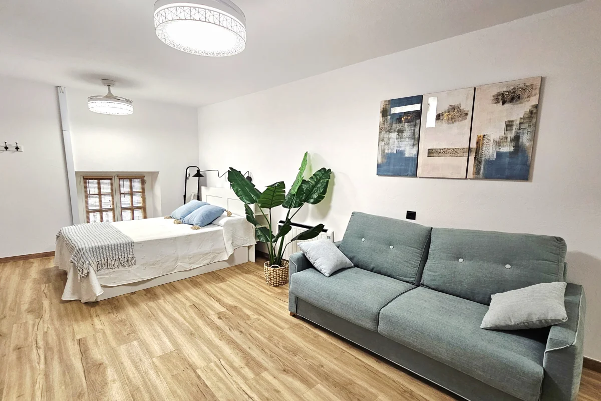 dormitorio-principal-casa-gelin-alojamiento-en-santillana-del-mar-casa-rural