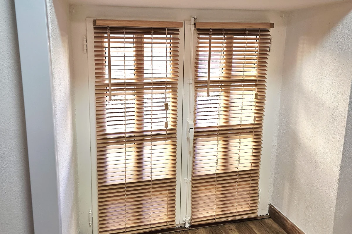 salon-estar-acogedor-casa-gelin-alojamiento-en-santillana-del-mar-casa-rural